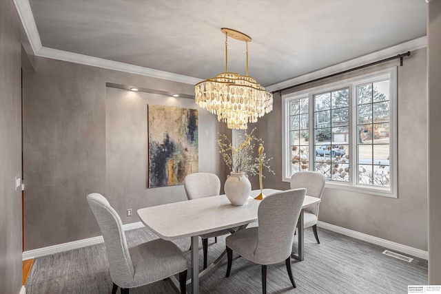 dining space featuring ornamental molding, visible vents, plenty of natural light, and baseboards