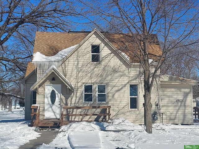 view of front facade featuring entry steps and a shingled roof