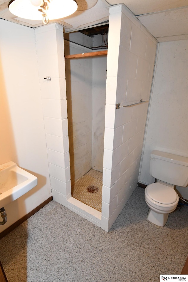 full bath featuring a shower stall and toilet