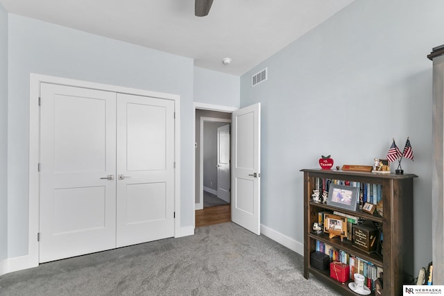 bedroom featuring light carpet, a ceiling fan, visible vents, baseboards, and a closet