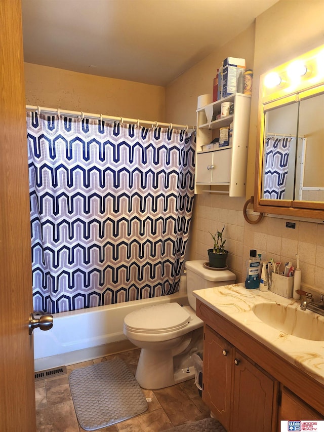 full bath featuring shower / bath combination with curtain, vanity, toilet, and decorative backsplash