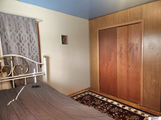 unfurnished bedroom featuring a closet