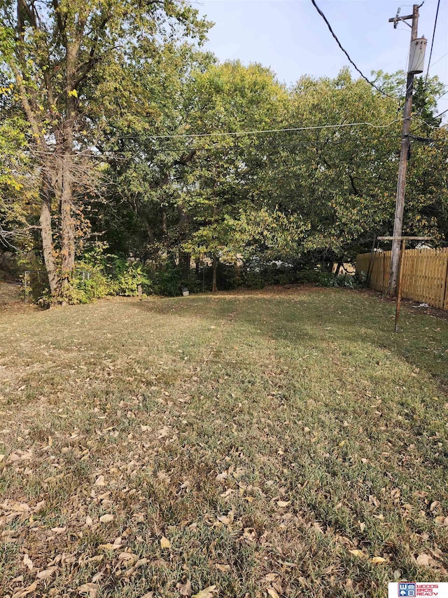 view of yard featuring fence