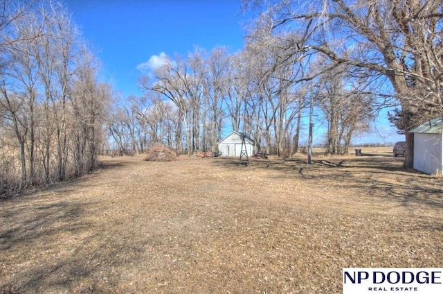 view of yard featuring a rural view