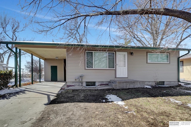 view of front facade featuring an attached carport and concrete driveway