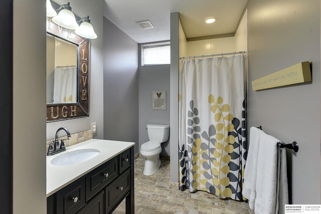 full bath with visible vents, toilet, stone finish flooring, a shower with shower curtain, and vanity