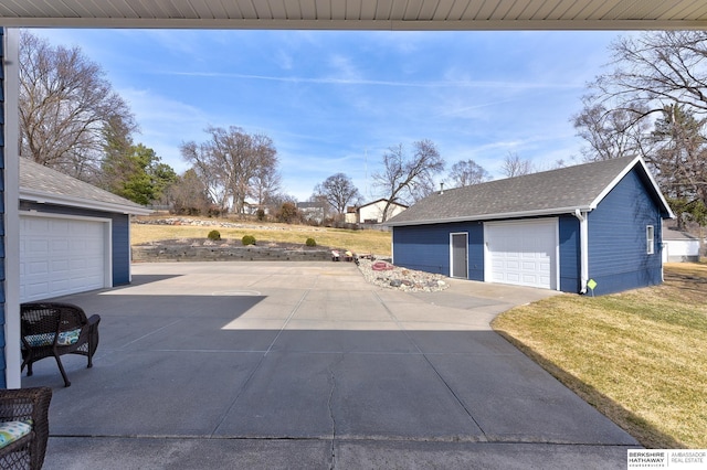 view of detached garage