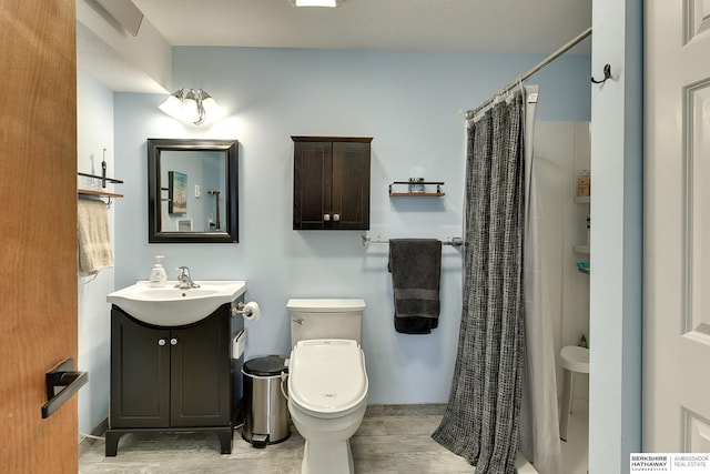 full bath with vanity, toilet, and a shower with curtain