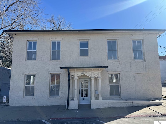 view of front facade with stucco siding