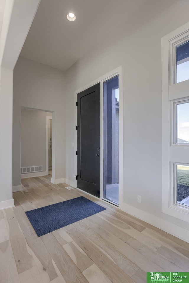 foyer with light wood-style flooring, recessed lighting, visible vents, and baseboards