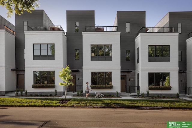 view of front of house with brick siding