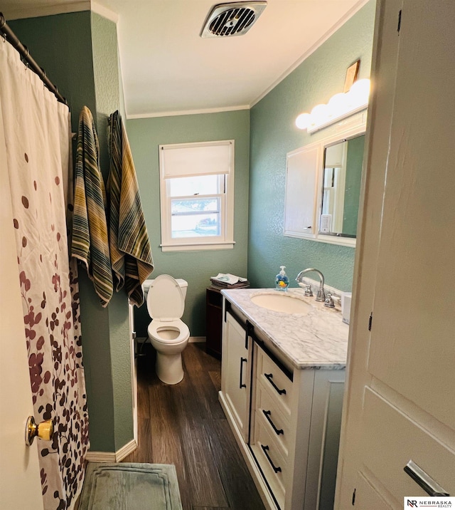 full bathroom featuring visible vents, crown molding, toilet, and wood finished floors