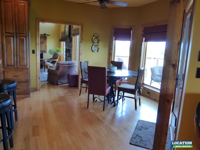 dining area with light wood-type flooring, ceiling fan, and baseboards