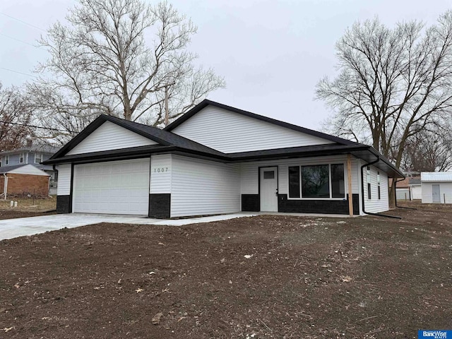 view of front of property with a garage and driveway