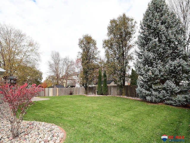 view of yard featuring fence