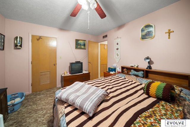 bedroom featuring ceiling fan, visible vents, carpet floors, and a textured ceiling