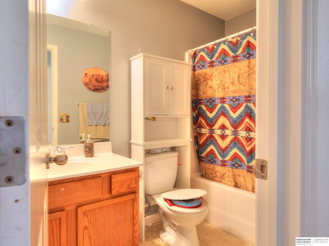 full bathroom with shower / bath combination with curtain, vanity, and toilet