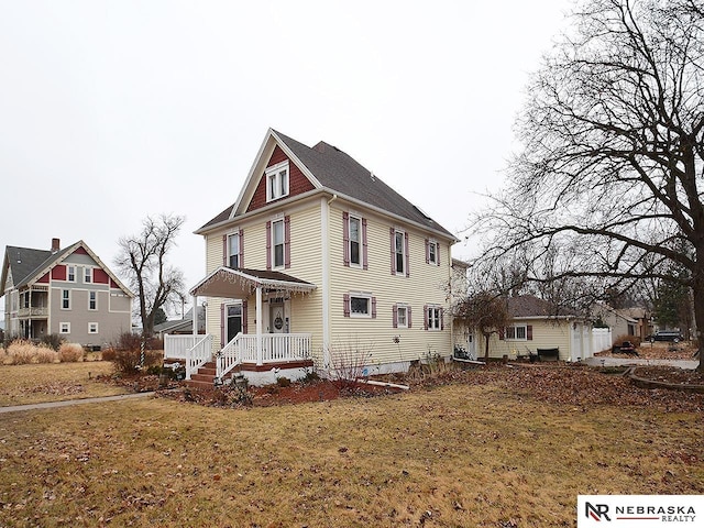 view of front of home with a front yard