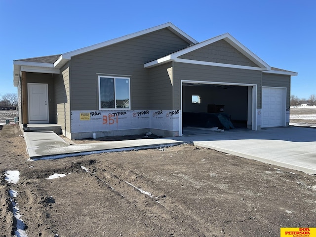 view of front of home featuring a garage and driveway