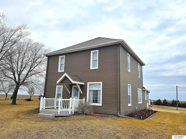 view of front of house with a front yard