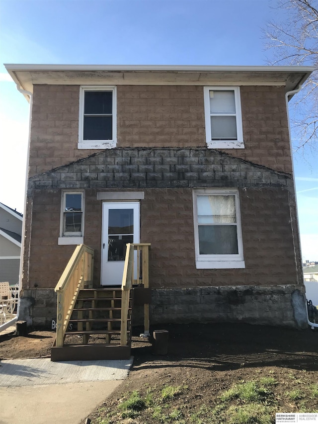 view of front facade featuring entry steps