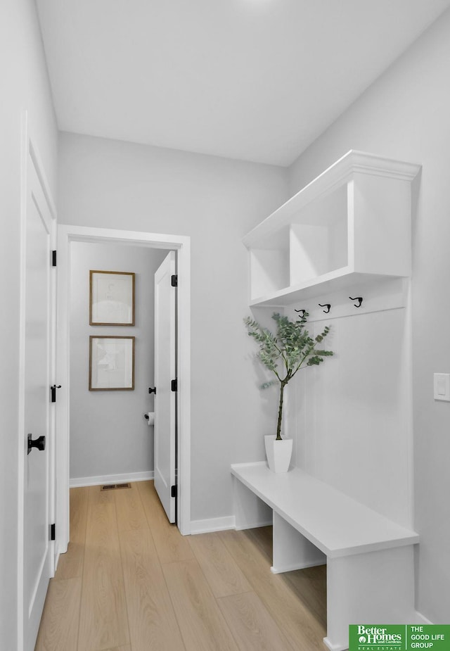 mudroom with visible vents, light wood-style flooring, and baseboards