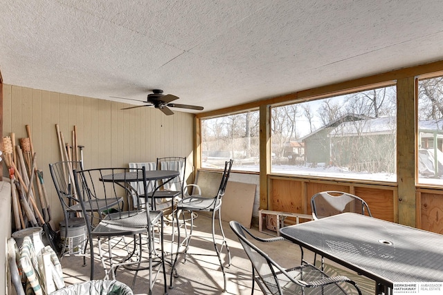 sunroom / solarium with a ceiling fan