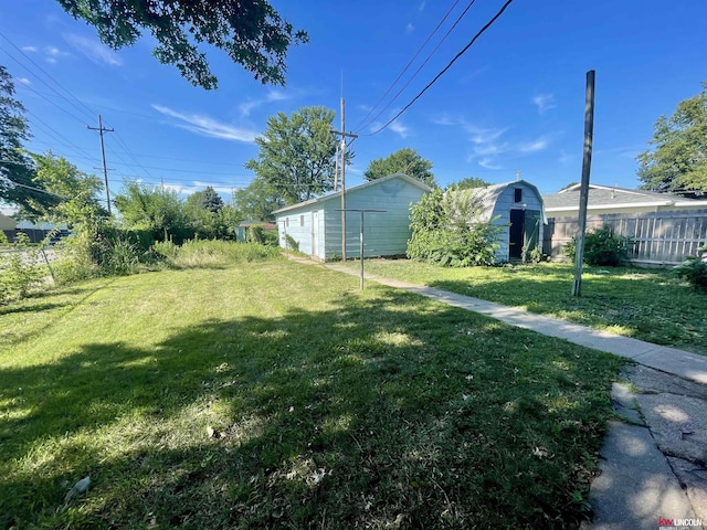 view of yard featuring fence and an outdoor structure