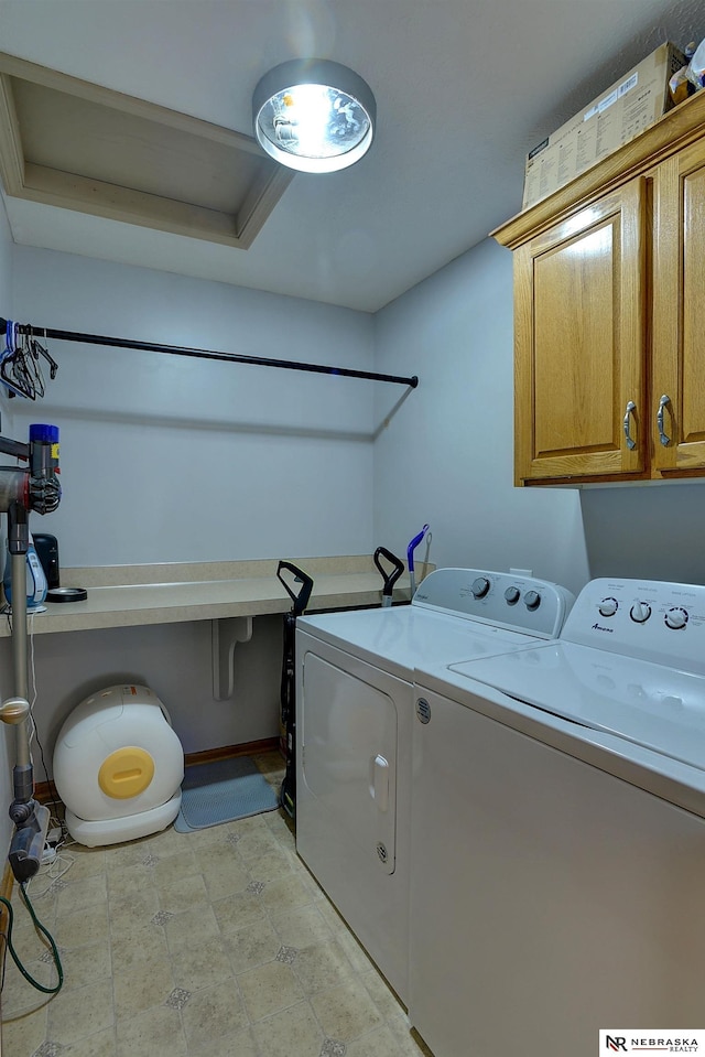 laundry room featuring cabinet space and independent washer and dryer