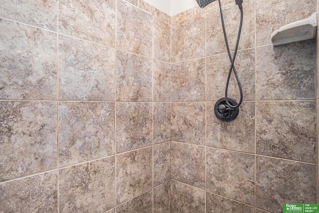 room details featuring a tile shower