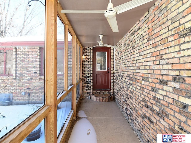 property entrance featuring ceiling fan