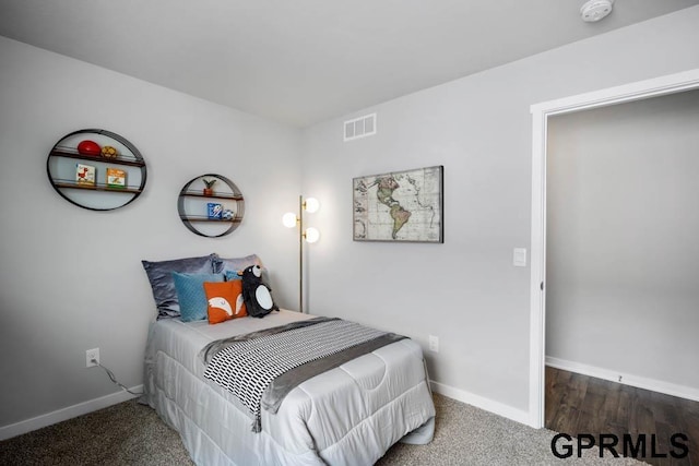 bedroom with baseboards, visible vents, and carpet flooring