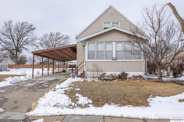 view of front of home featuring a carport and driveway