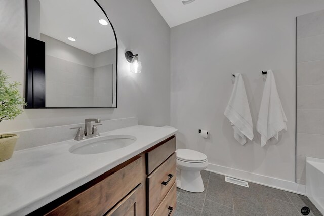 full bathroom with toilet, vanity, visible vents, baseboards, and a bath