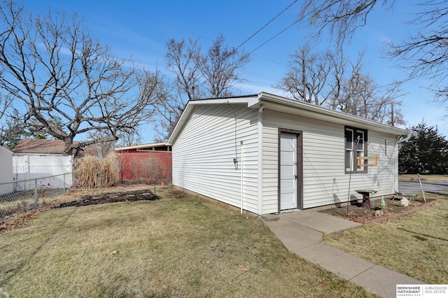 view of outdoor structure with an outdoor structure and fence