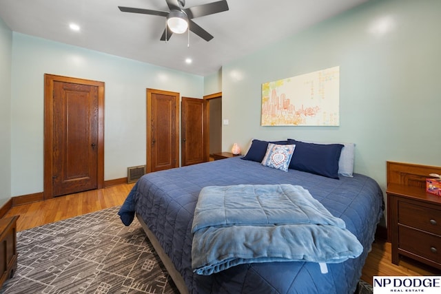 bedroom featuring visible vents, wood finished floors, recessed lighting, baseboards, and ceiling fan