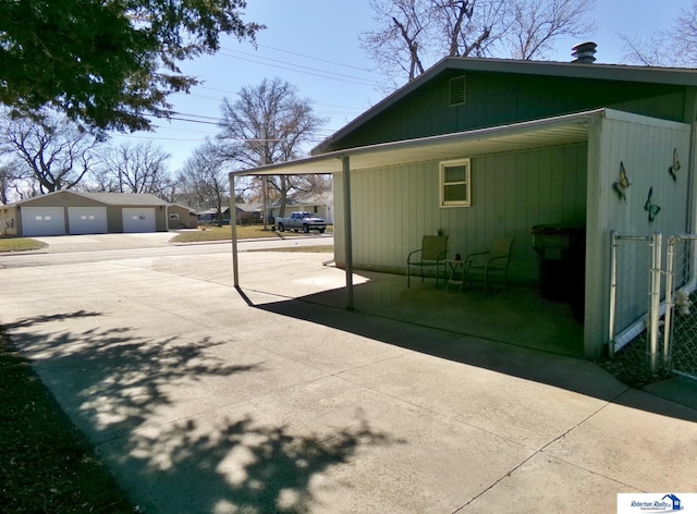 view of side of property featuring a garage and an outdoor structure