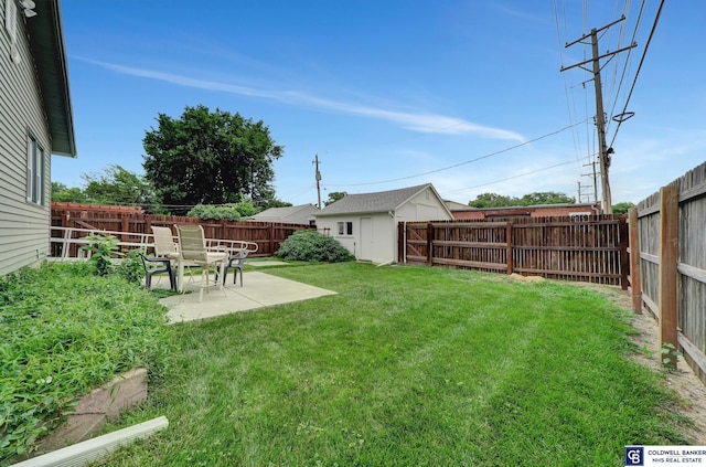 view of yard featuring a fenced backyard and a patio area