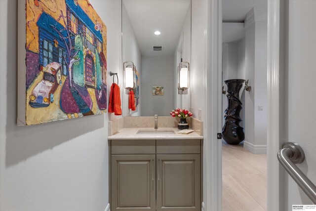 bathroom featuring visible vents, recessed lighting, vanity, and baseboards