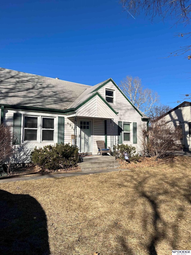 bungalow with a shingled roof