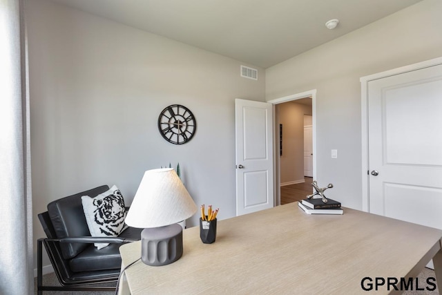 sitting room with visible vents