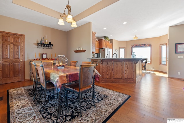 dining space featuring recessed lighting, light wood-style flooring, and baseboards