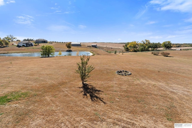 view of yard featuring a water view