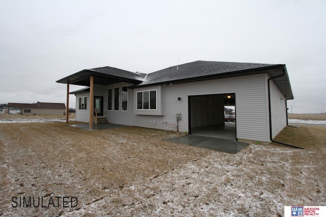 view of front facade featuring a garage