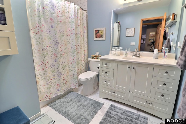 bathroom featuring a shower with shower curtain, toilet, and vanity