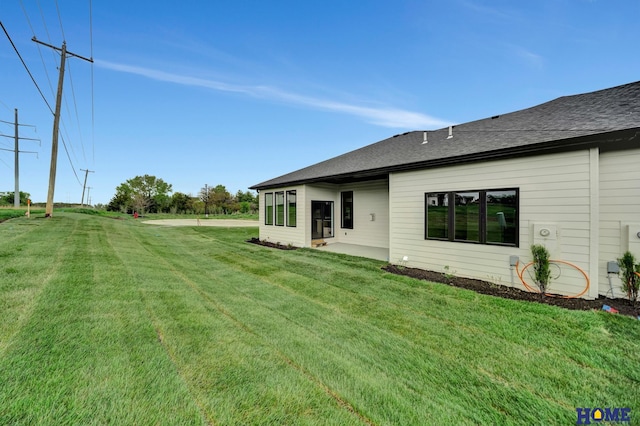 9121 Triana Ct, Lincoln, NE 68520 - back of property with a lawn