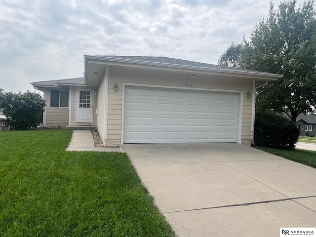 view of front of property with a front lawn, an attached garage, and concrete driveway