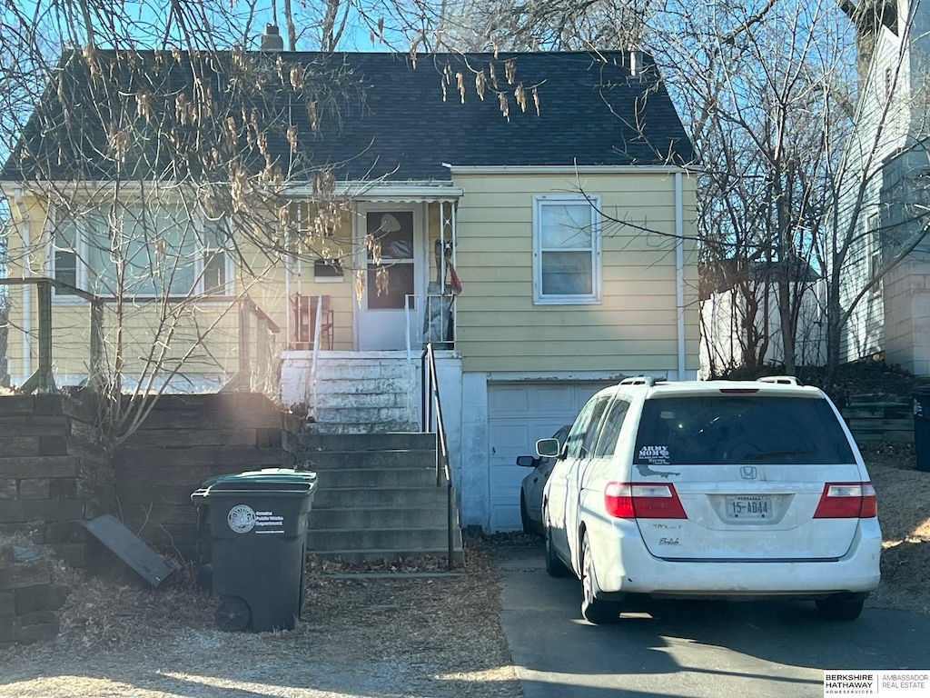 view of front of house with an attached garage and driveway