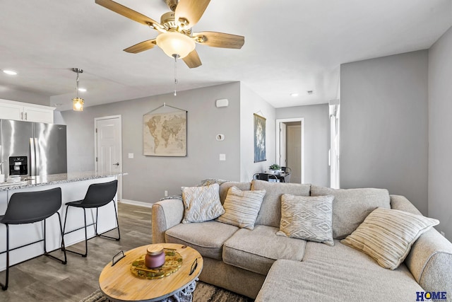 living area featuring a ceiling fan, recessed lighting, dark wood-style floors, and baseboards