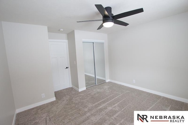 unfurnished bedroom featuring a closet, baseboards, a ceiling fan, and carpet flooring